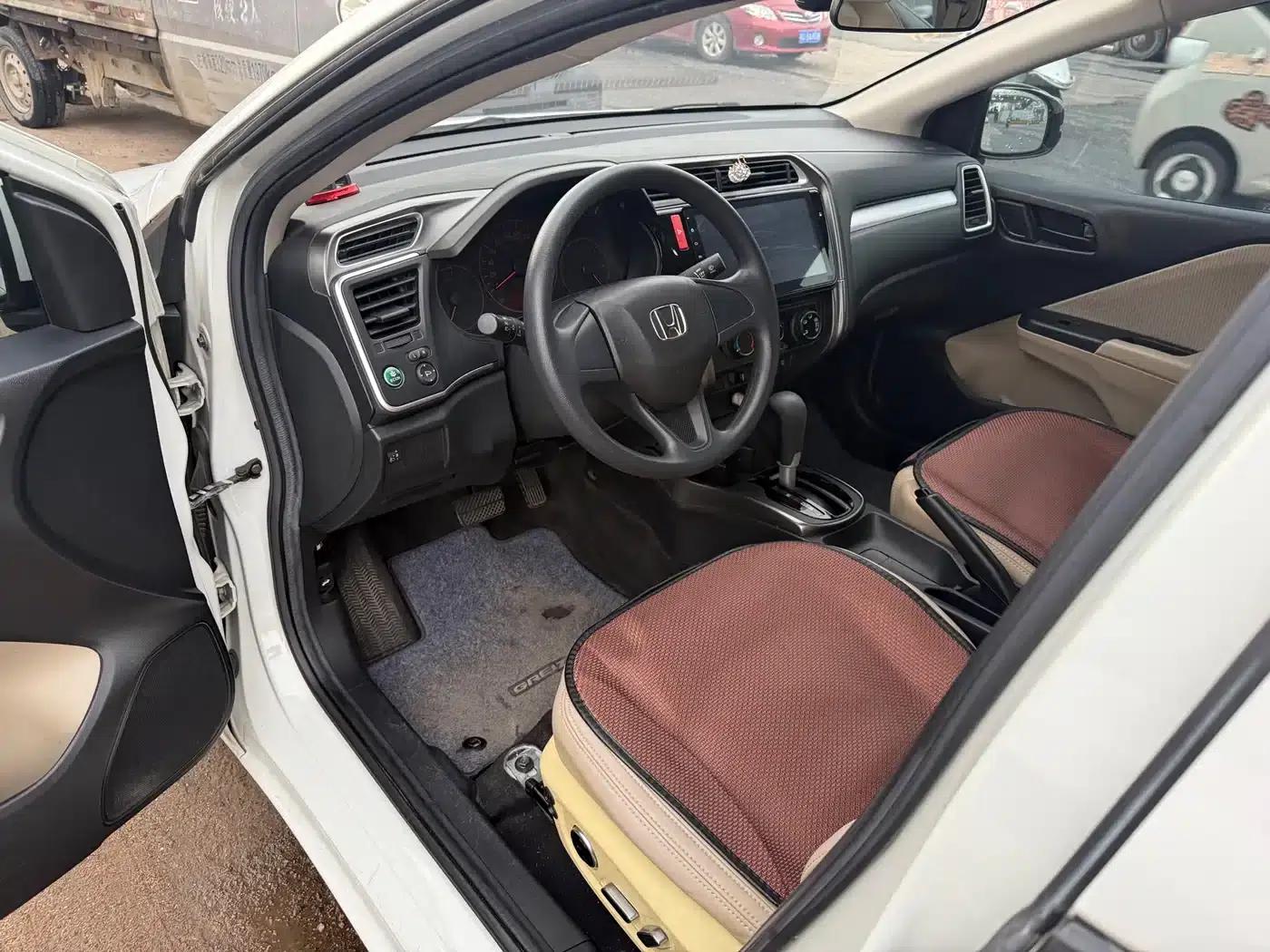 2016 Honda Greiz 1.5L CVT Classic Edition — миниатюра 6