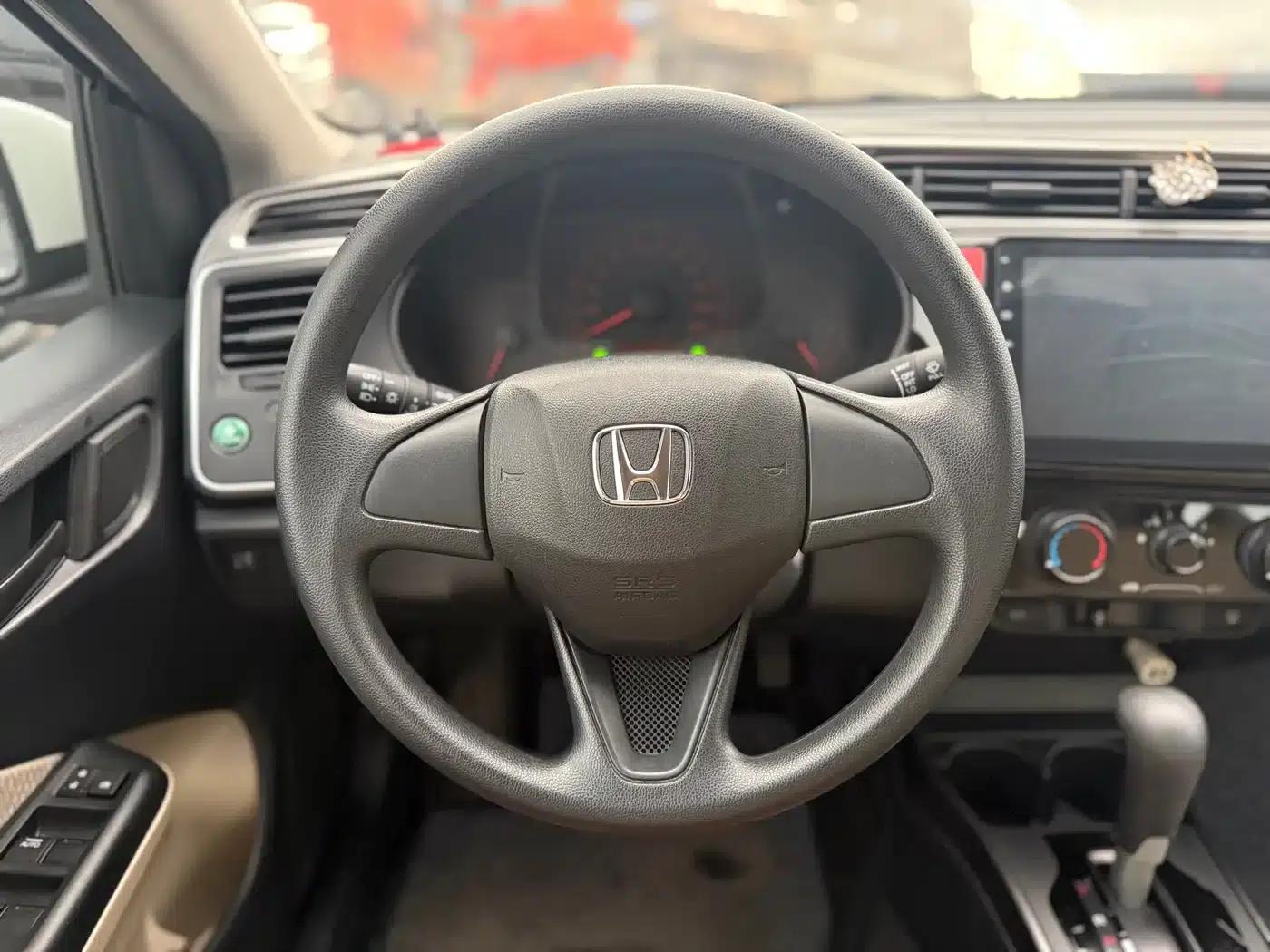 2016 Honda Greiz 1.5L CVT Classic Edition — миниатюра 9