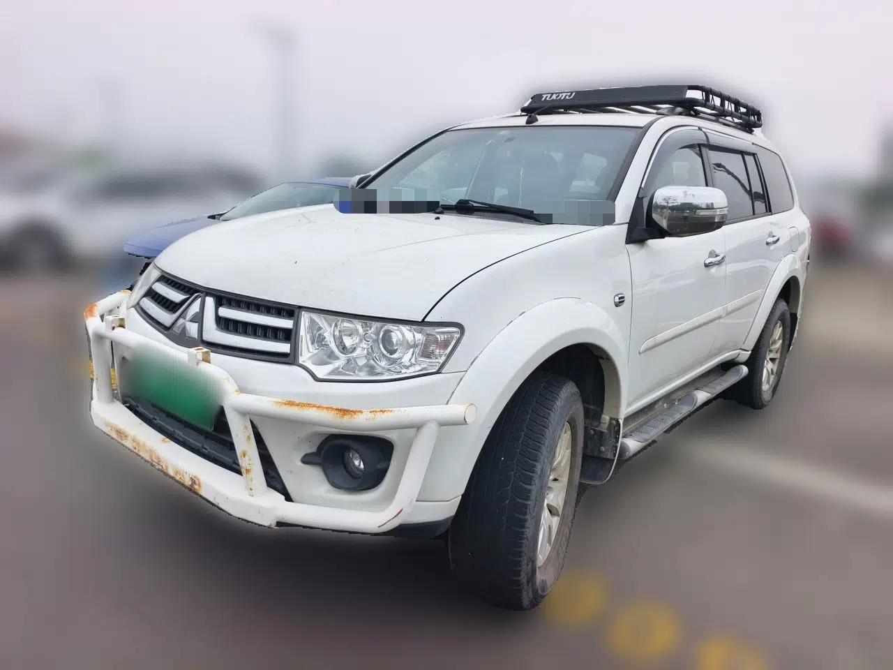 Mitsubishi Pajero Sport 2013 3.0L Automatic 4x4 Executive Edition — миниатюра 1