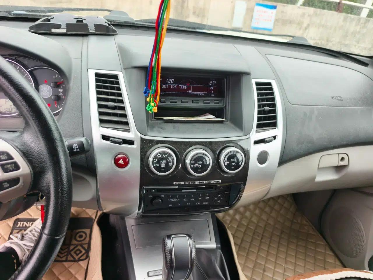 Mitsubishi Pajero Sport 2013 3.0L Automatic 4x4 Executive Edition — миниатюра 13