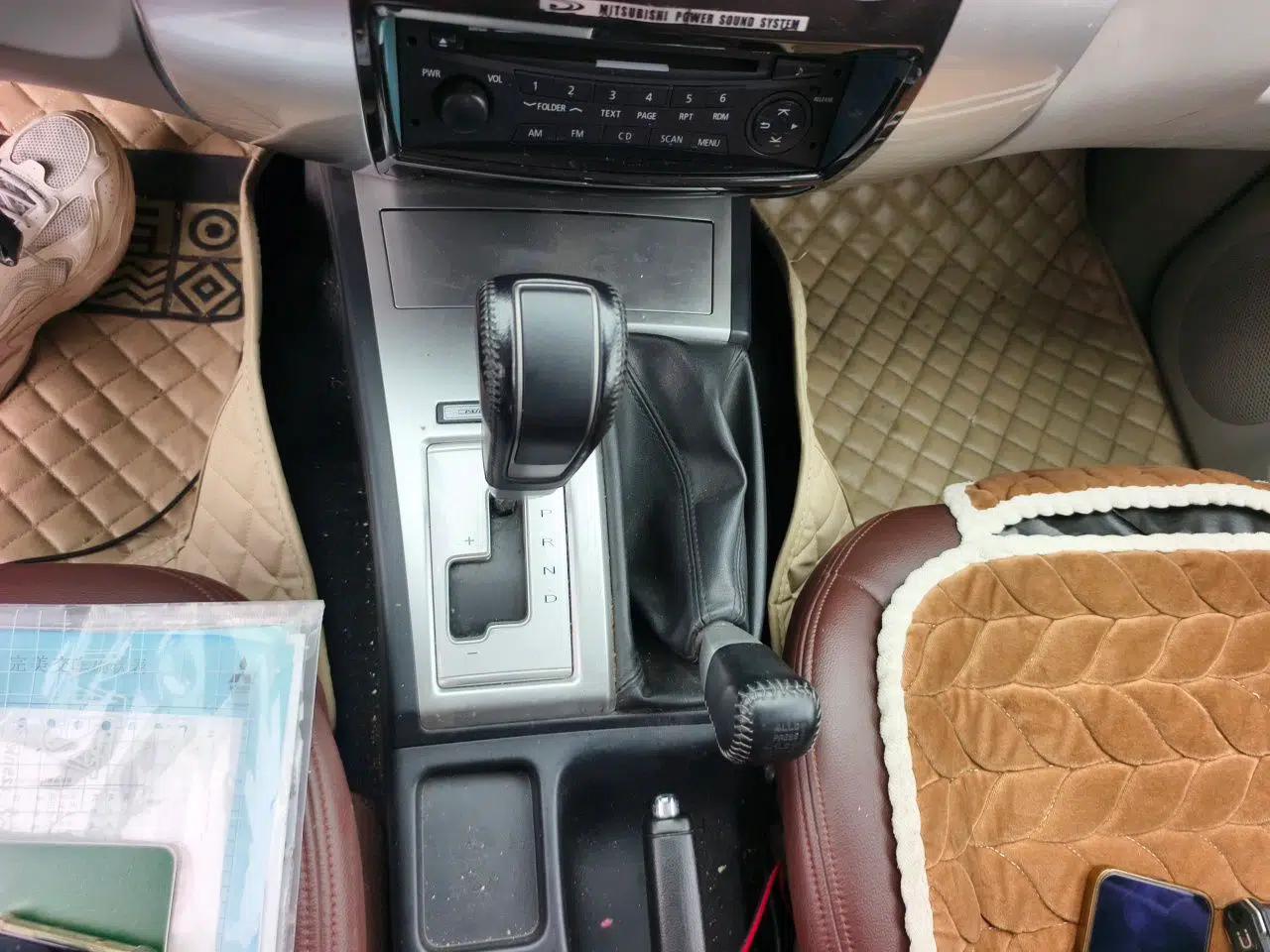 Mitsubishi Pajero Sport 2013 3.0L Automatic 4x4 Executive Edition — миниатюра 14