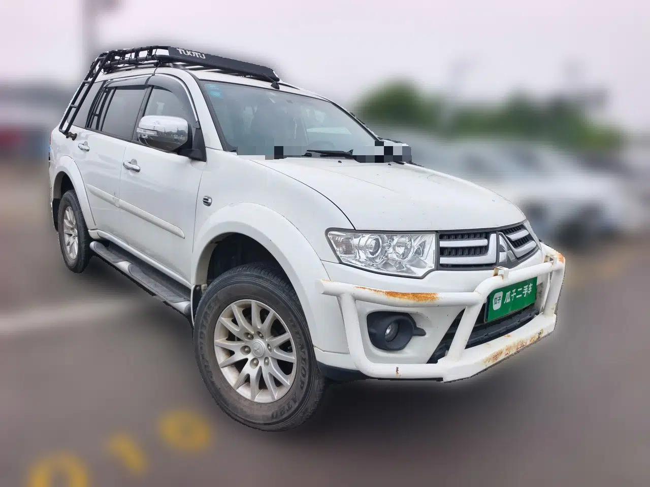 Mitsubishi Pajero Sport 2013 3.0L Automatic 4x4 Executive Edition — миниатюра 3