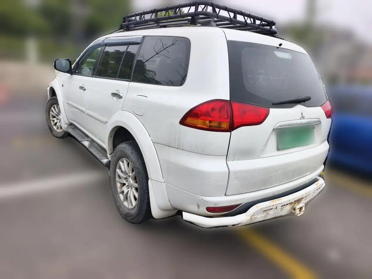 Mitsubishi Pajero Sport 2013 3.0L Automatic 4x4 Executive Edition — миниатюра 4