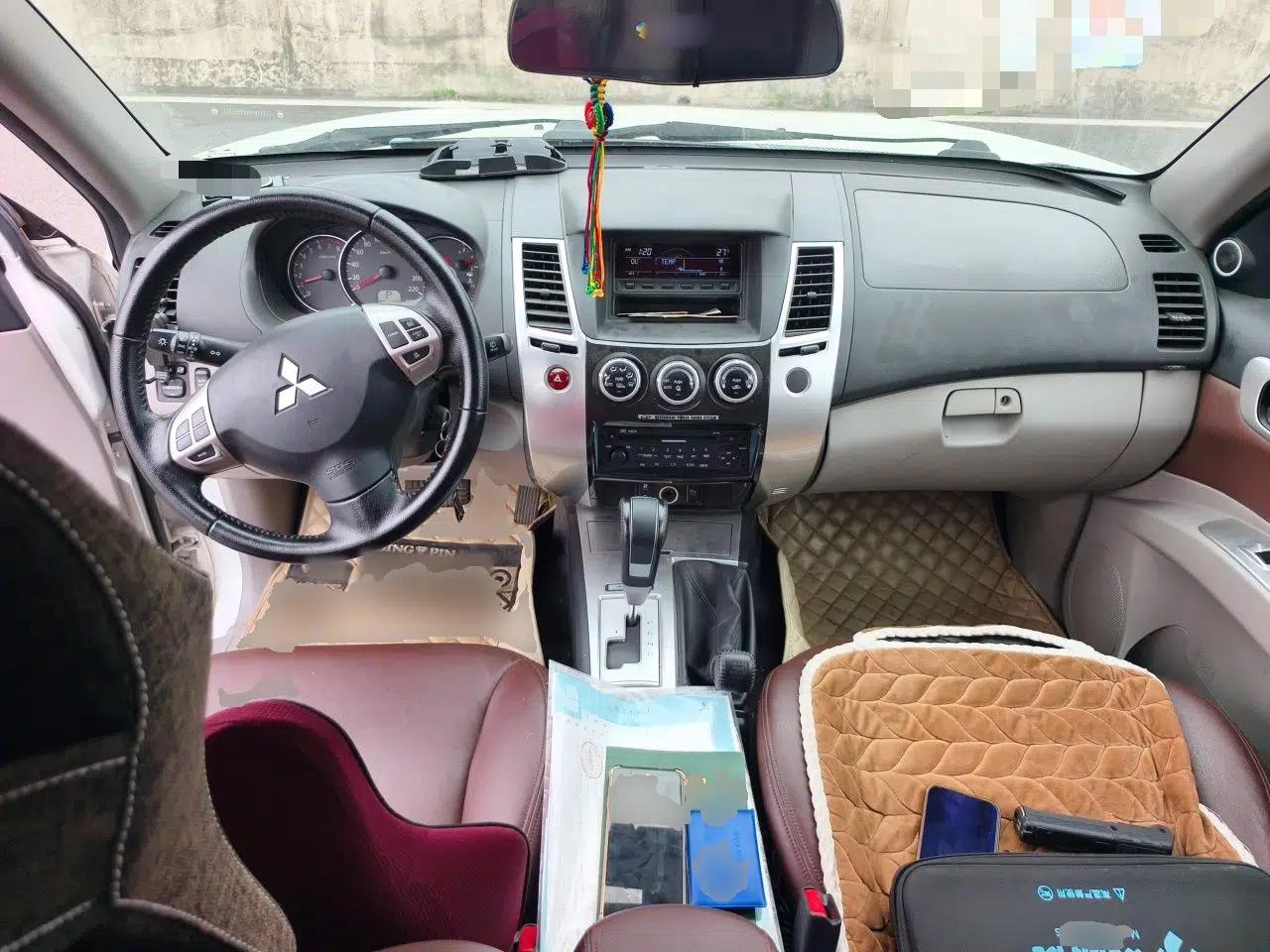 Mitsubishi Pajero Sport 2013 3.0L Automatic 4x4 Executive Edition — миниатюра 9