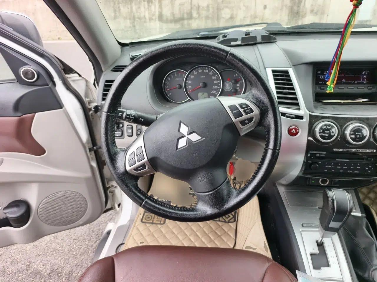Mitsubishi Pajero Sport 2013 3.0L Automatic 4x4 Executive Edition — миниатюра 10