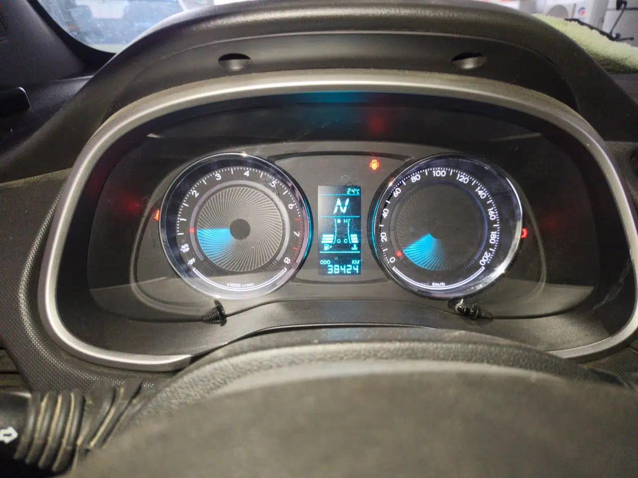 Chevrolet Lova RV 2018 1.5L Automatic Smart Drive Model — миниатюра 11