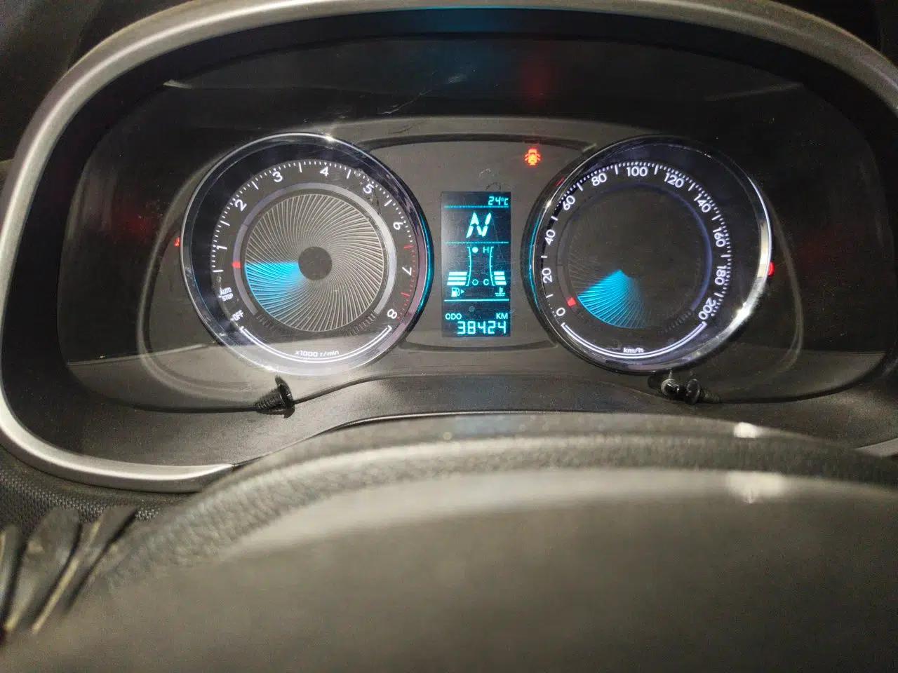 Chevrolet Lova RV 2018 1.5L Automatic Smart Drive Model — миниатюра 12