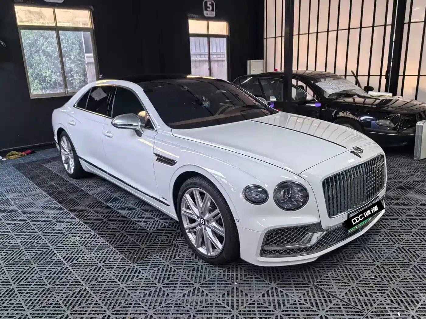 2022 Flying Spur Plug-in Hybrid 2.9T V6 — миниатюра 1