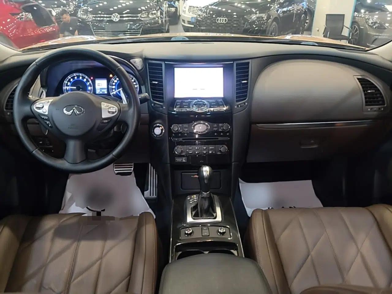 Infiniti QX70 2013 3.7L Standard Edition — миниатюра 17