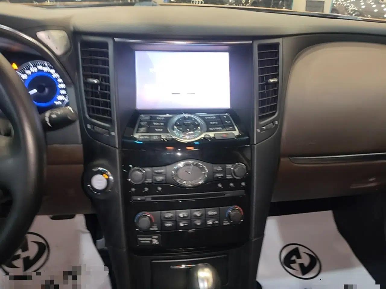 Infiniti QX70 2013 3.7L Standard Edition — миниатюра 20