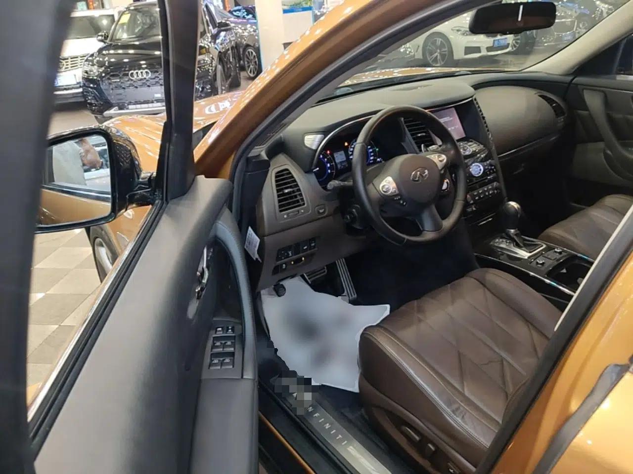 Infiniti QX70 2013 3.7L Standard Edition — миниатюра 23