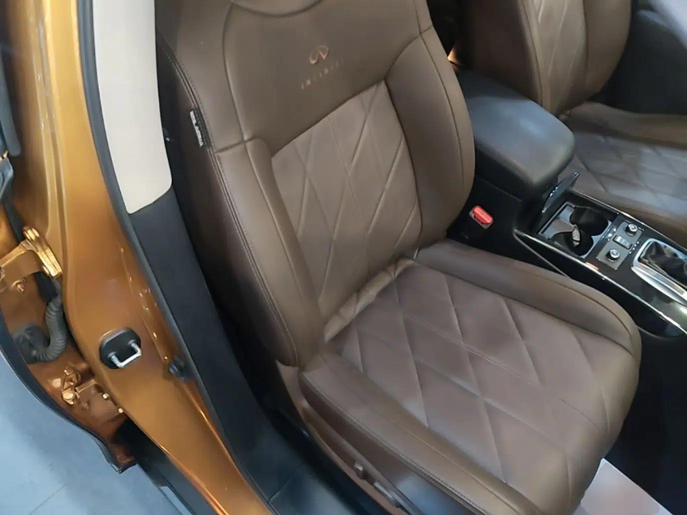 Infiniti QX70 2013 3.7L Standard Edition — миниатюра 24