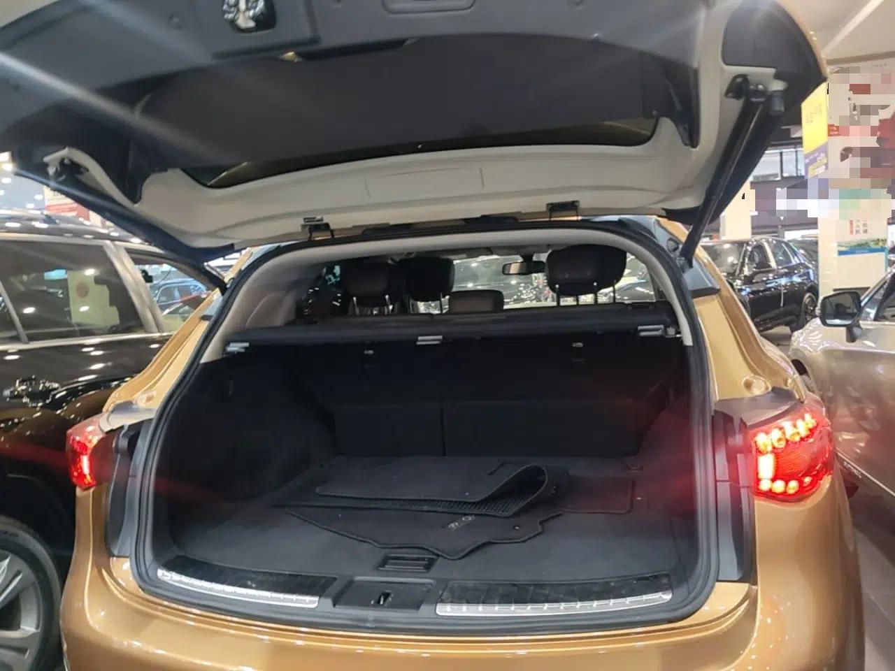 Infiniti QX70 2013 3.7L Standard Edition — миниатюра 27