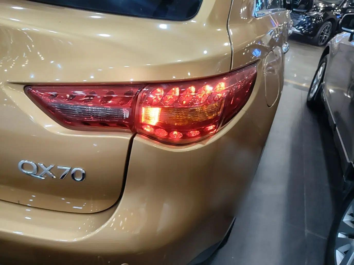 Infiniti QX70 2013 3.7L Standard Edition — миниатюра 9