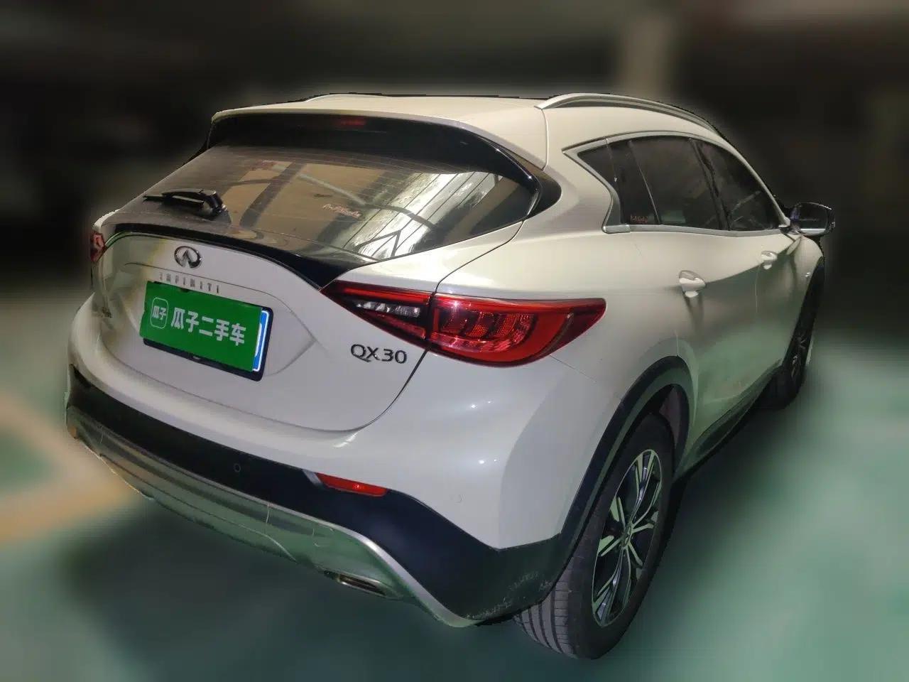 Infiniti QX30 2017 2.0T Four-Wheel Drive Sport Edition — миниатюра 6