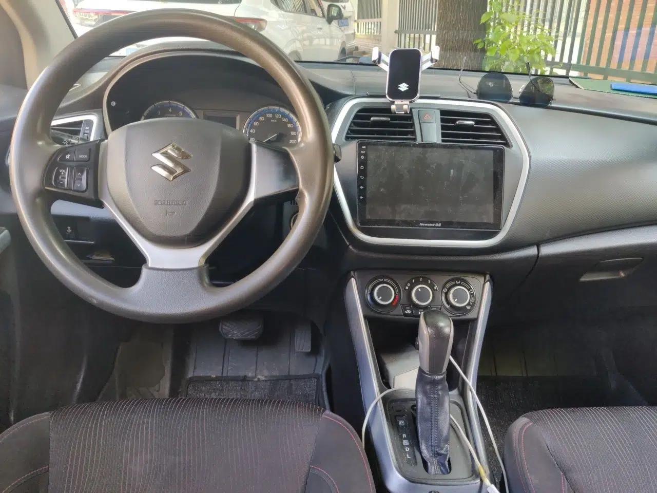 Suzuki S-Cross 2015 1.6L CVT Two-Wheel Drive Entry-Level Trim — миниатюра 9
