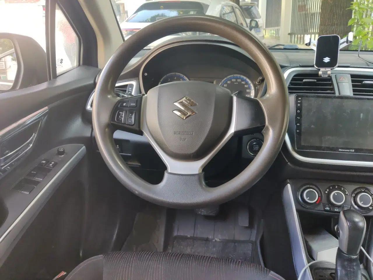 Suzuki S-Cross 2015 1.6L CVT Two-Wheel Drive Entry-Level Trim — миниатюра 10