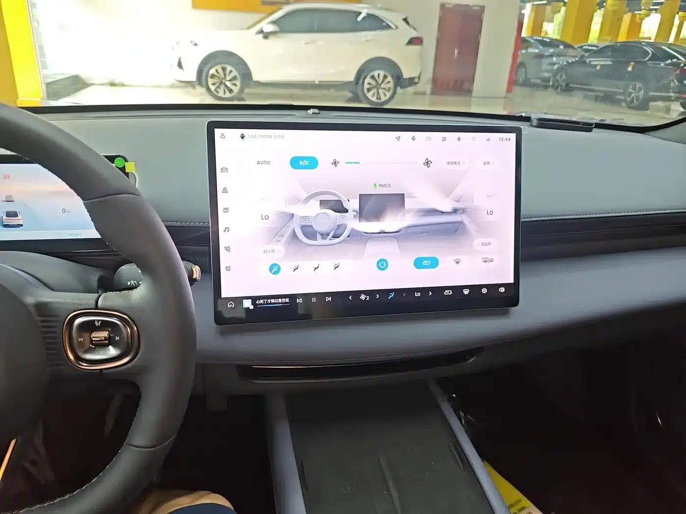 Baojun Enjoy 2025 Pure Electric 600km Luxury Edition — миниатюра 12