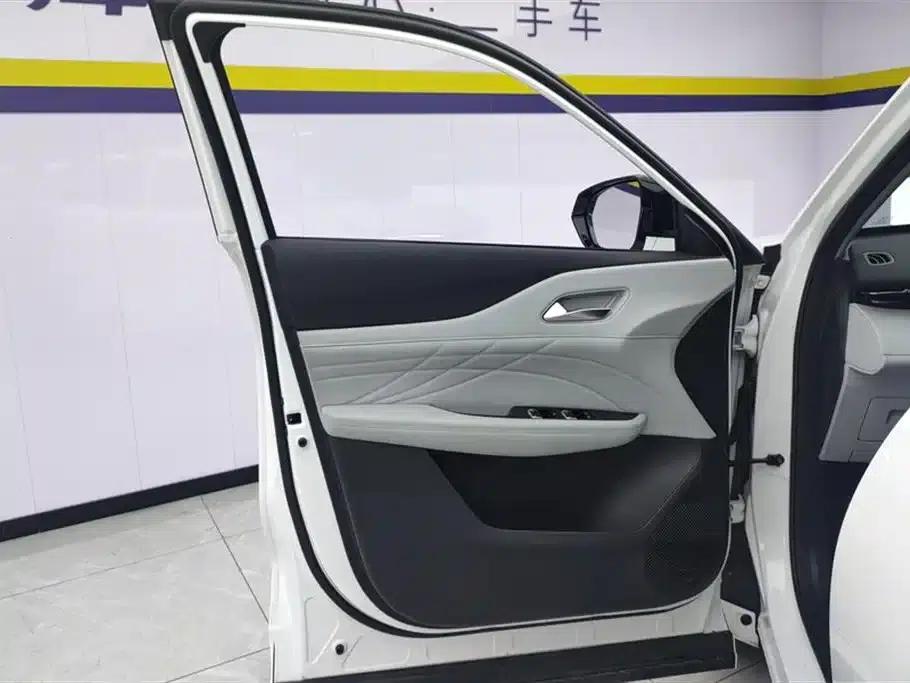 Changan UNI-Z New Energy 2025 Model: Smart New Blue Whale, 125km/h, Battleship Edition — миниатюра 7