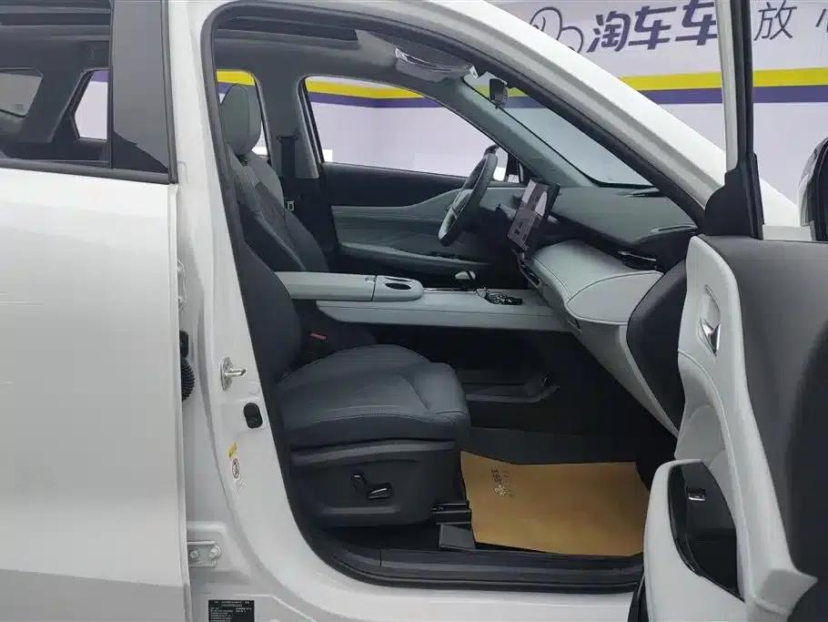 Changan UNI-Z New Energy 2025 Model: Smart New Blue Whale, 125km/h, Battleship Edition — миниатюра 8