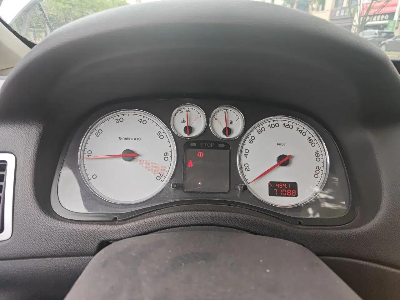 Peugeot 307 2013 Hatchback 1.6L Manual Comfort Edition — миниатюра 11