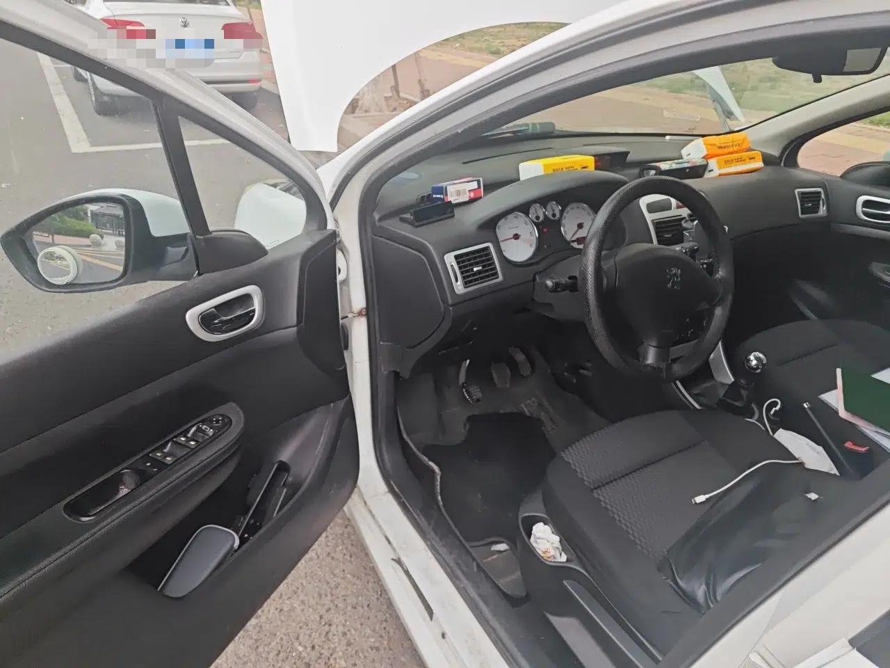 Peugeot 307 2013 Hatchback 1.6L Manual Comfort Edition — миниатюра 16