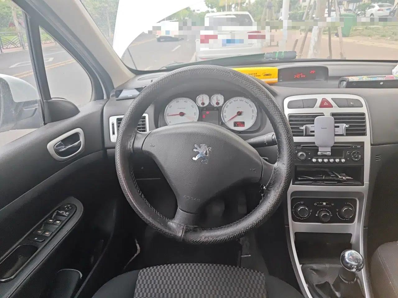 Peugeot 307 2013 Hatchback 1.6L Manual Comfort Edition — миниатюра 10