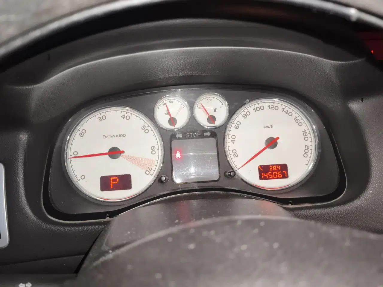 Peugeot 307 2012 Hatchback 1.6L Automatic Comfort Edition — миниатюра 11