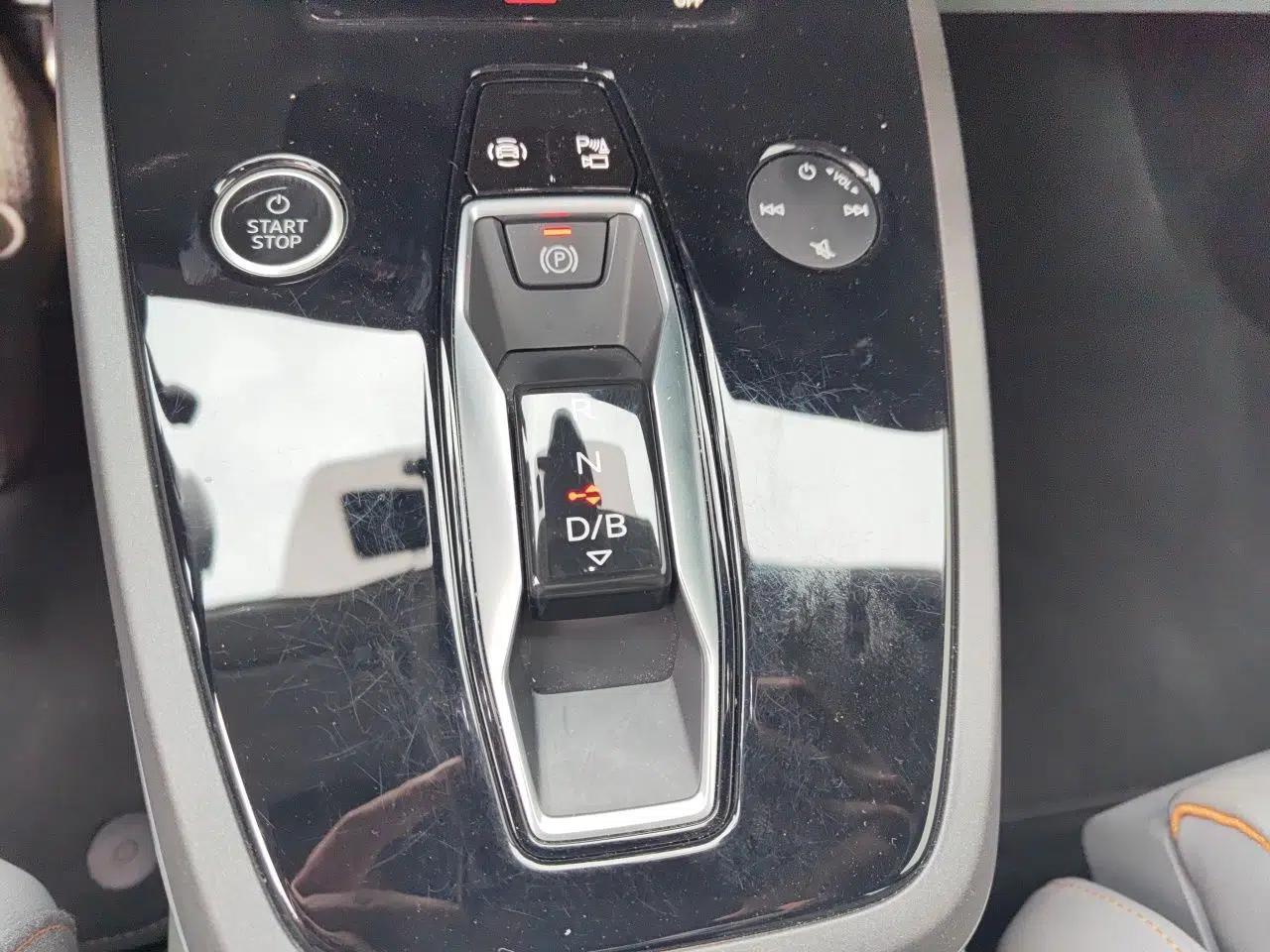Audi Q5 e-tron 2023 40 e-tron Starry Edition Luxury Package — миниатюра 14