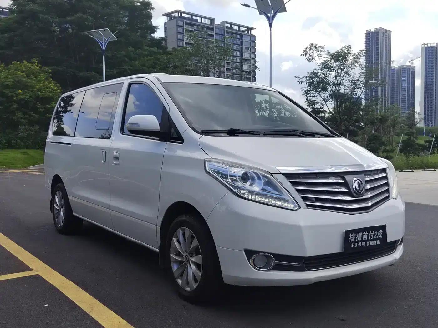 Fengxing CM7 2018 Facelift 2.0T Automatic Premium Edition — миниатюра 3