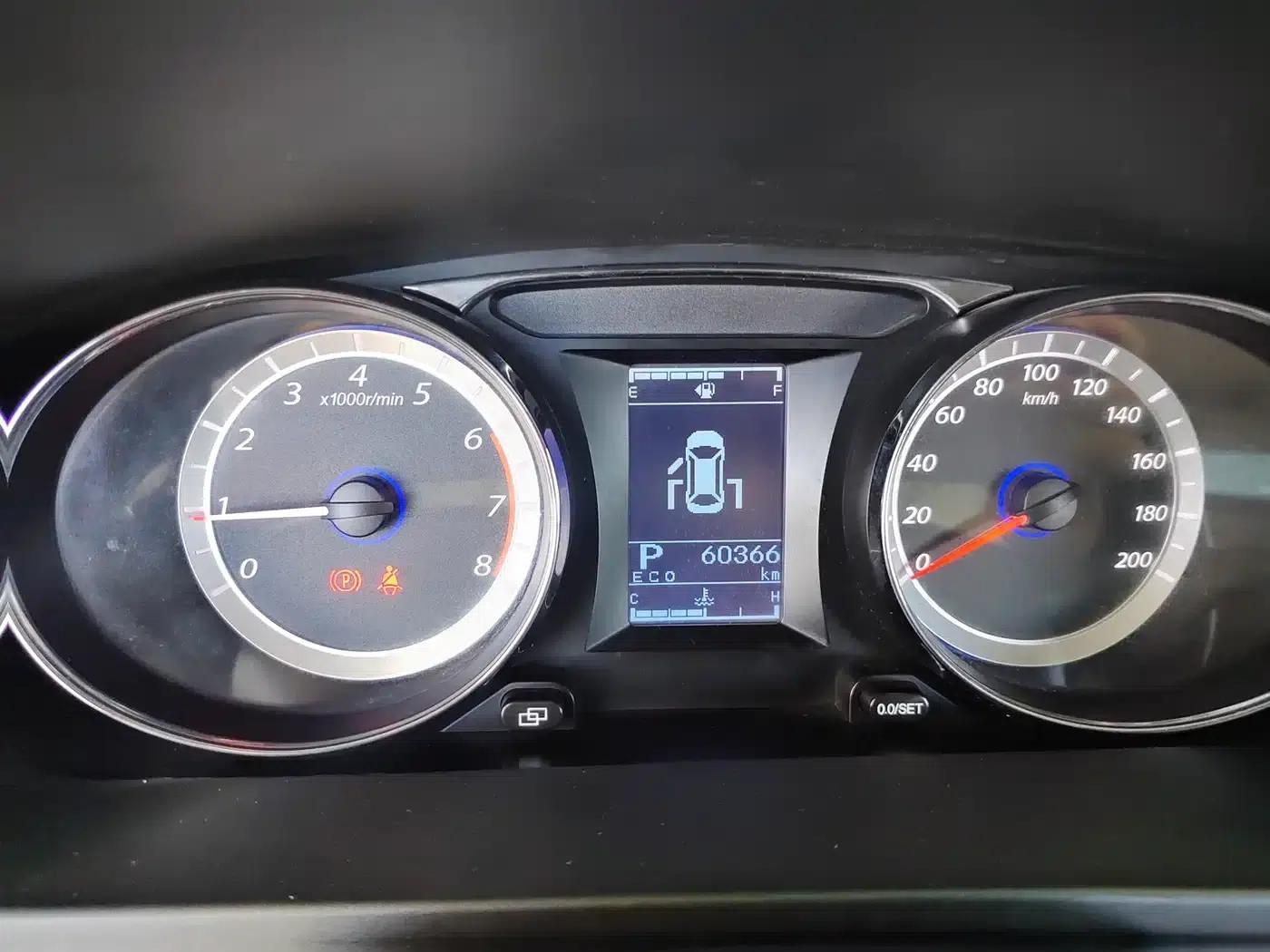 Fengxing CM7 2018 Facelift 2.0T Automatic Premium Edition — миниатюра 8