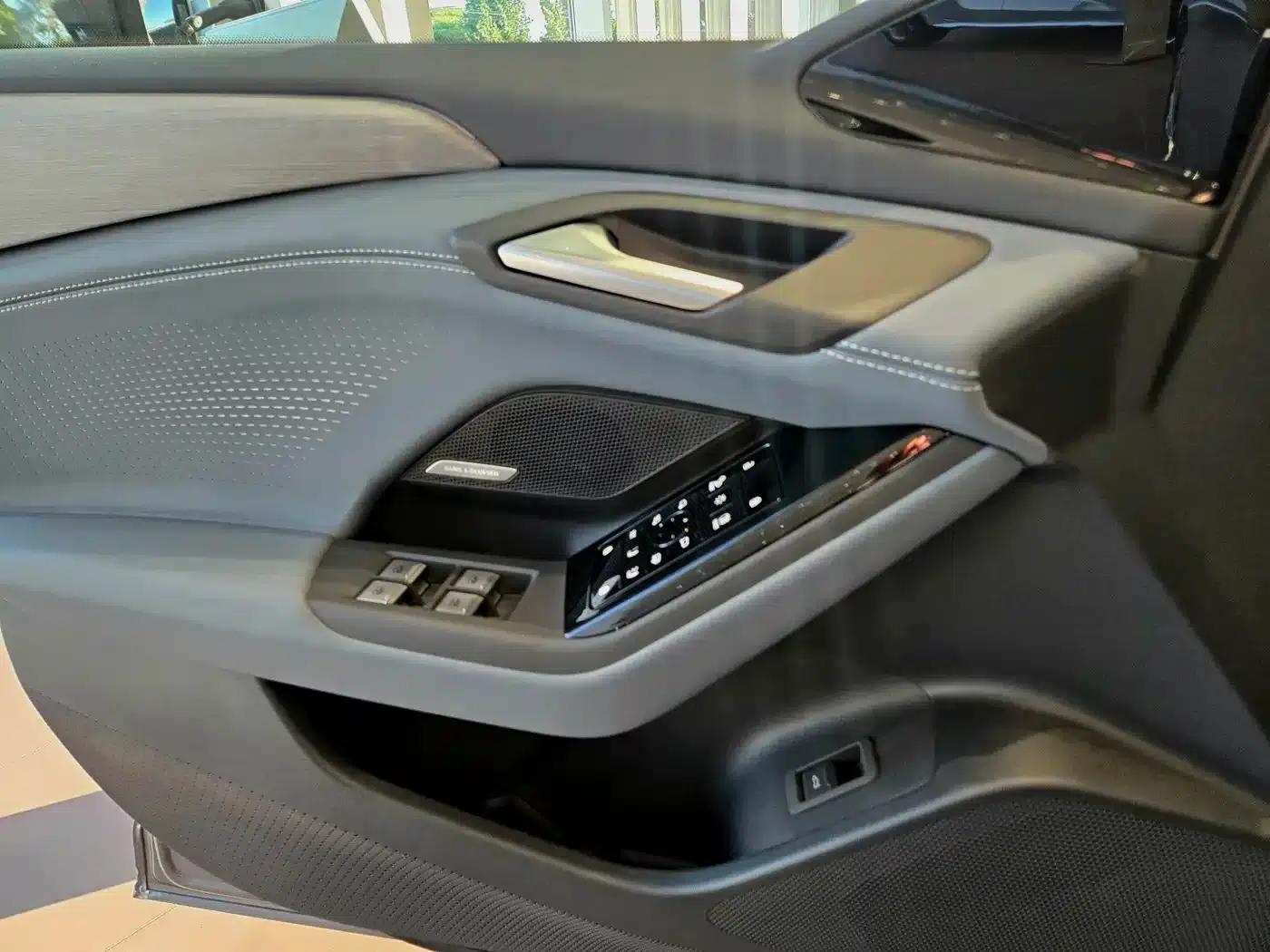 Audi A6L e-tron 2026 First Edition Qiankun Intelligent Driving Edition — миниатюра 16