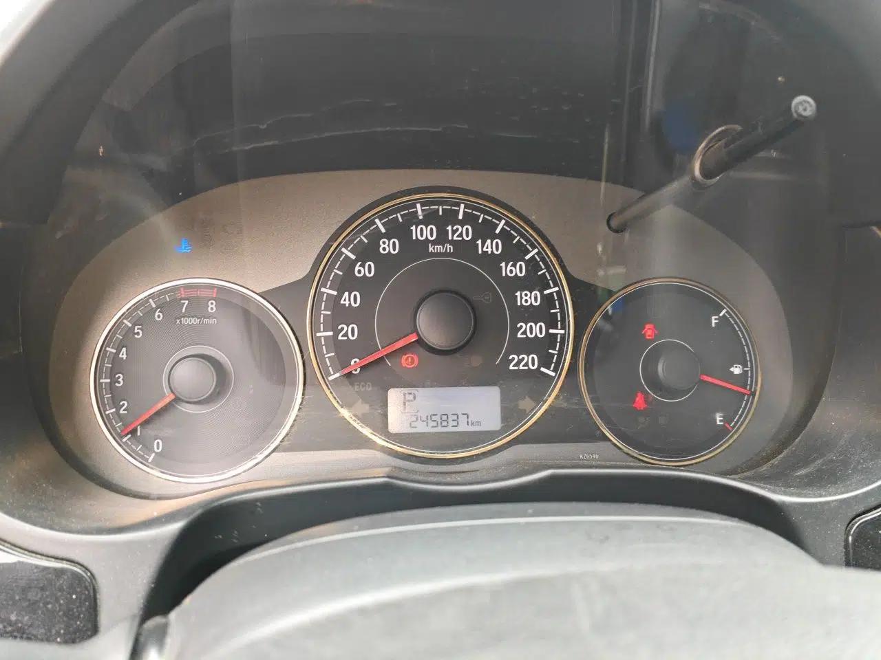 Honda Greiz 2016 1.5L CVT Comfort Version — миниатюра 11