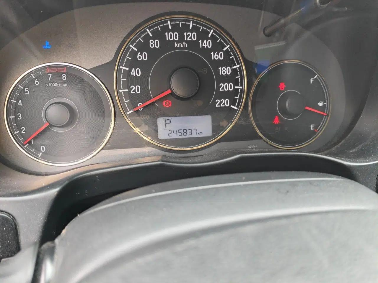 Honda Greiz 2016 1.5L CVT Comfort Version — миниатюра 12