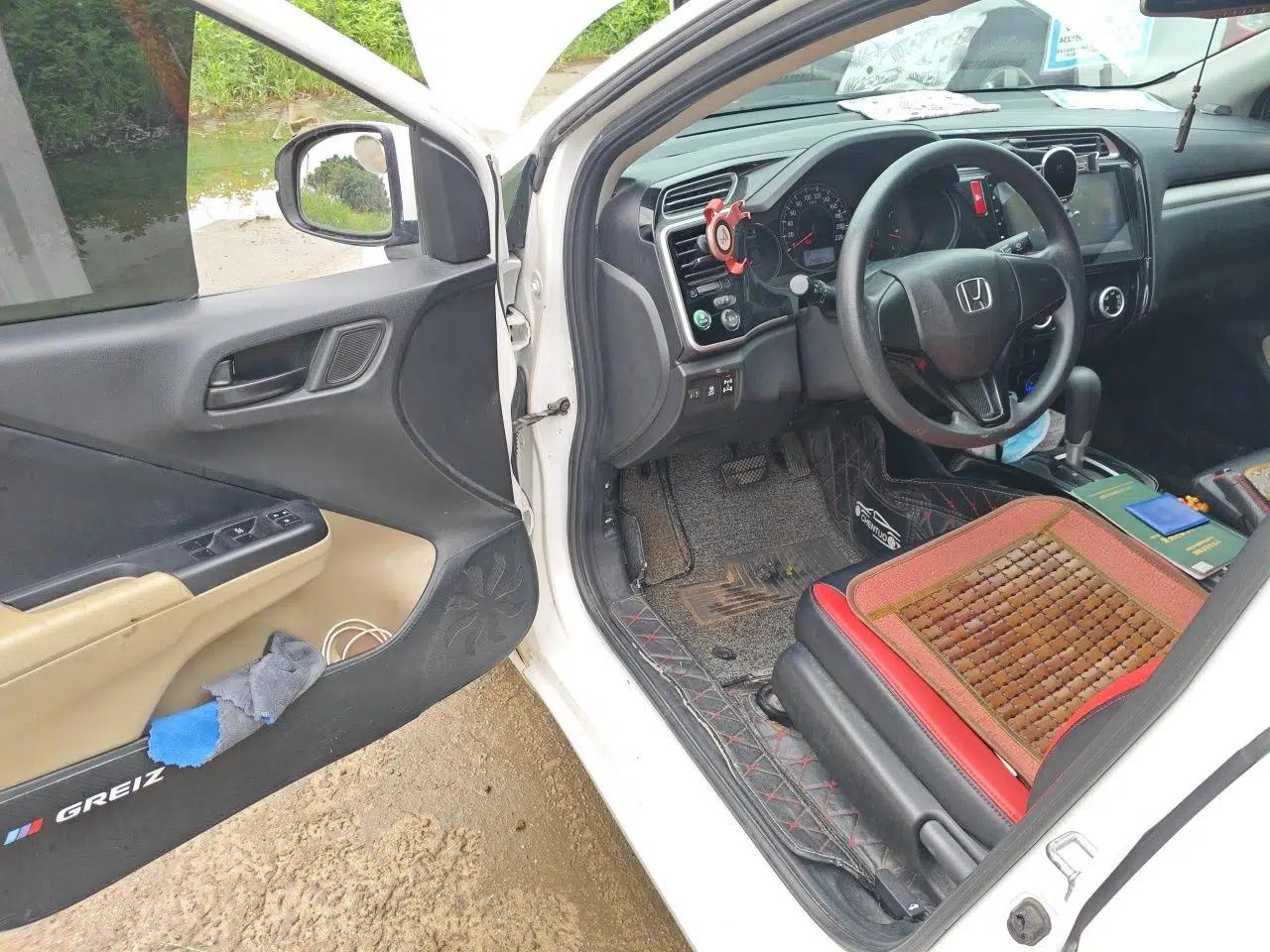 Honda Greiz 2016 1.5L CVT Comfort Version — миниатюра 16