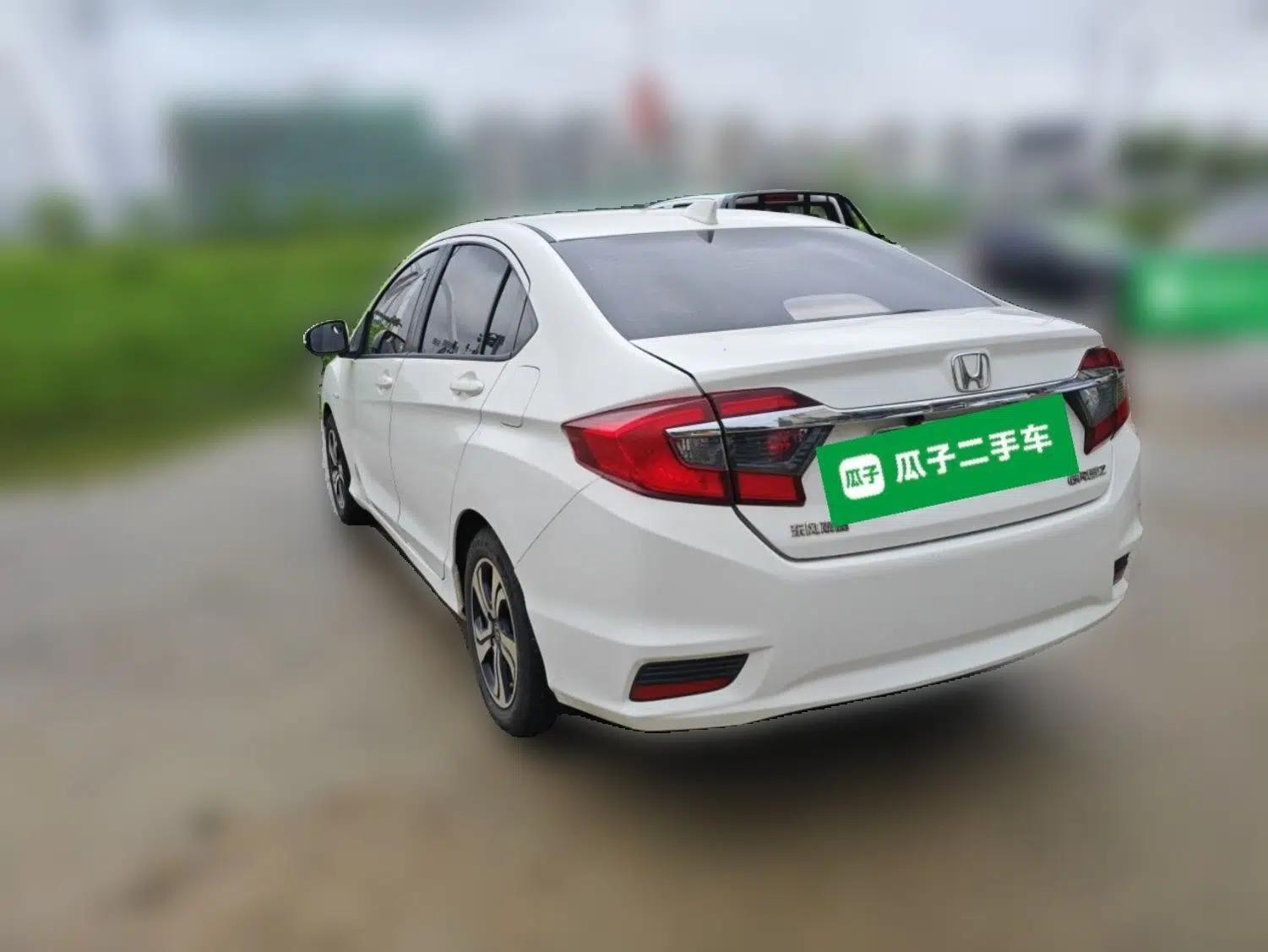 Honda Greiz 2016 1.5L CVT Comfort Version — миниатюра 4