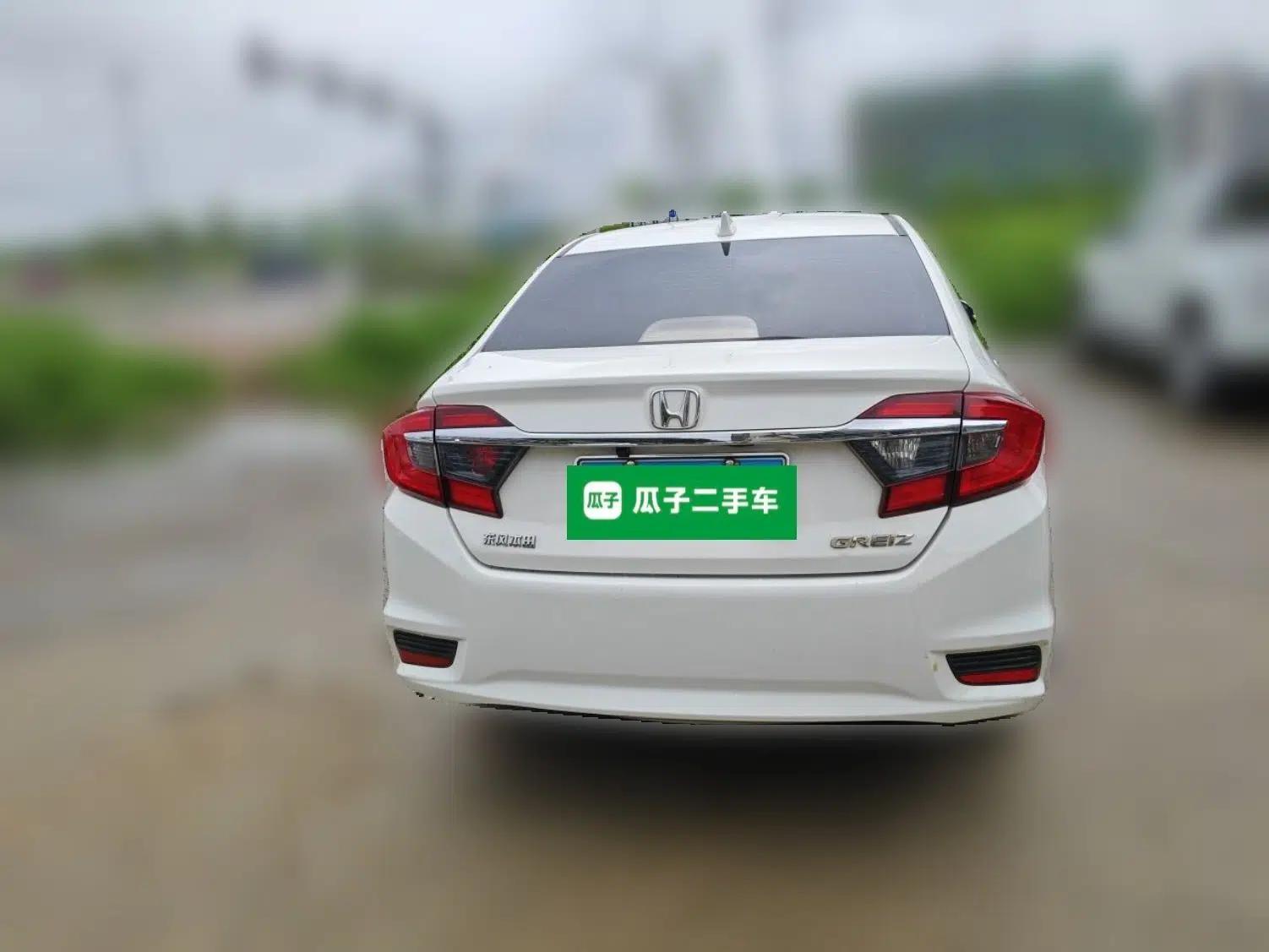 Honda Greiz 2016 1.5L CVT Comfort Version — миниатюра 5