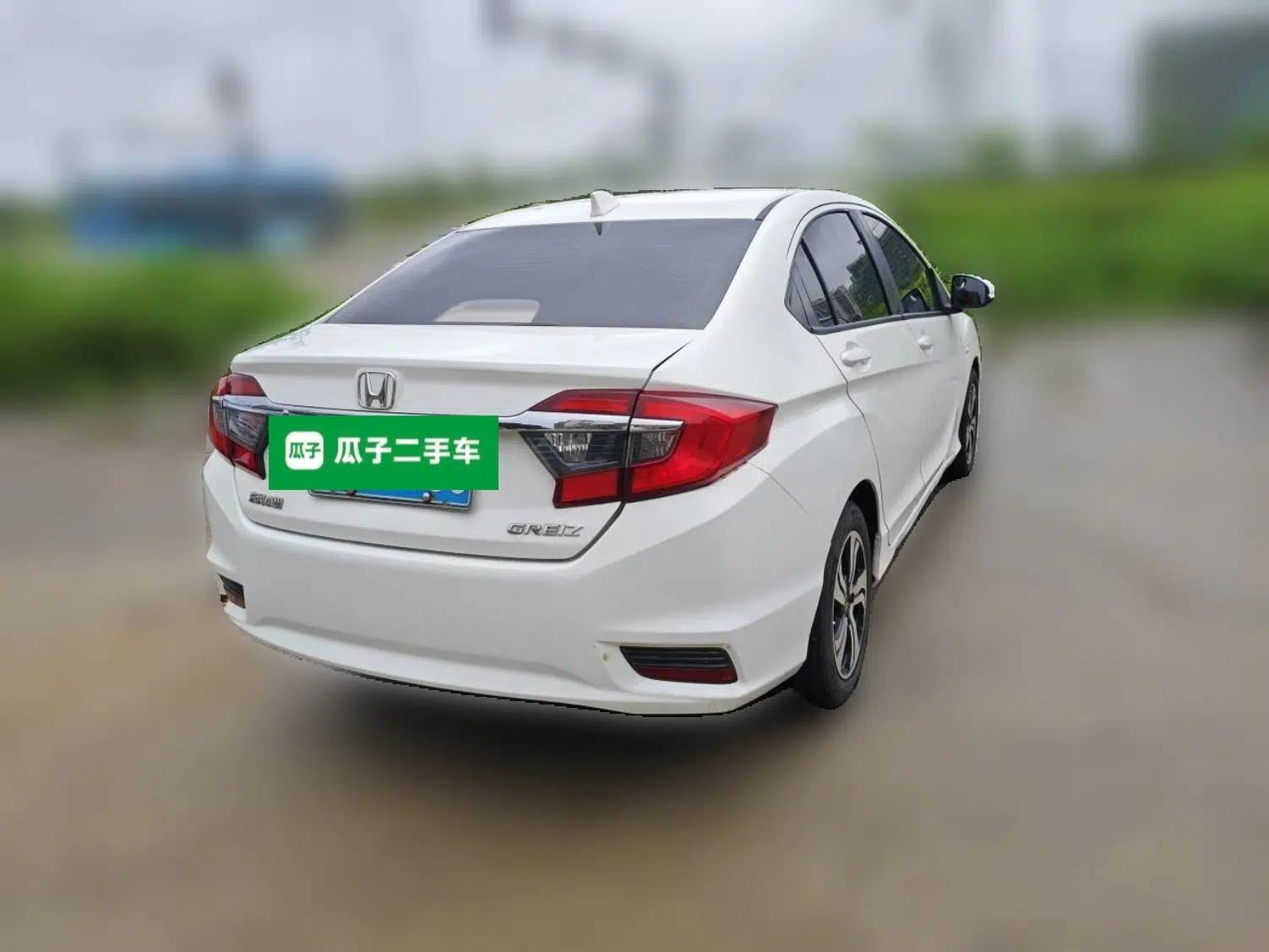 Honda Greiz 2016 1.5L CVT Comfort Version — миниатюра 6