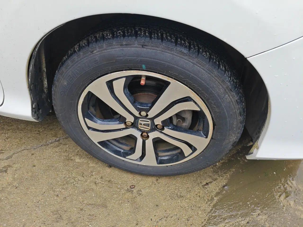 Honda Greiz 2016 1.5L CVT Comfort Version — миниатюра 8