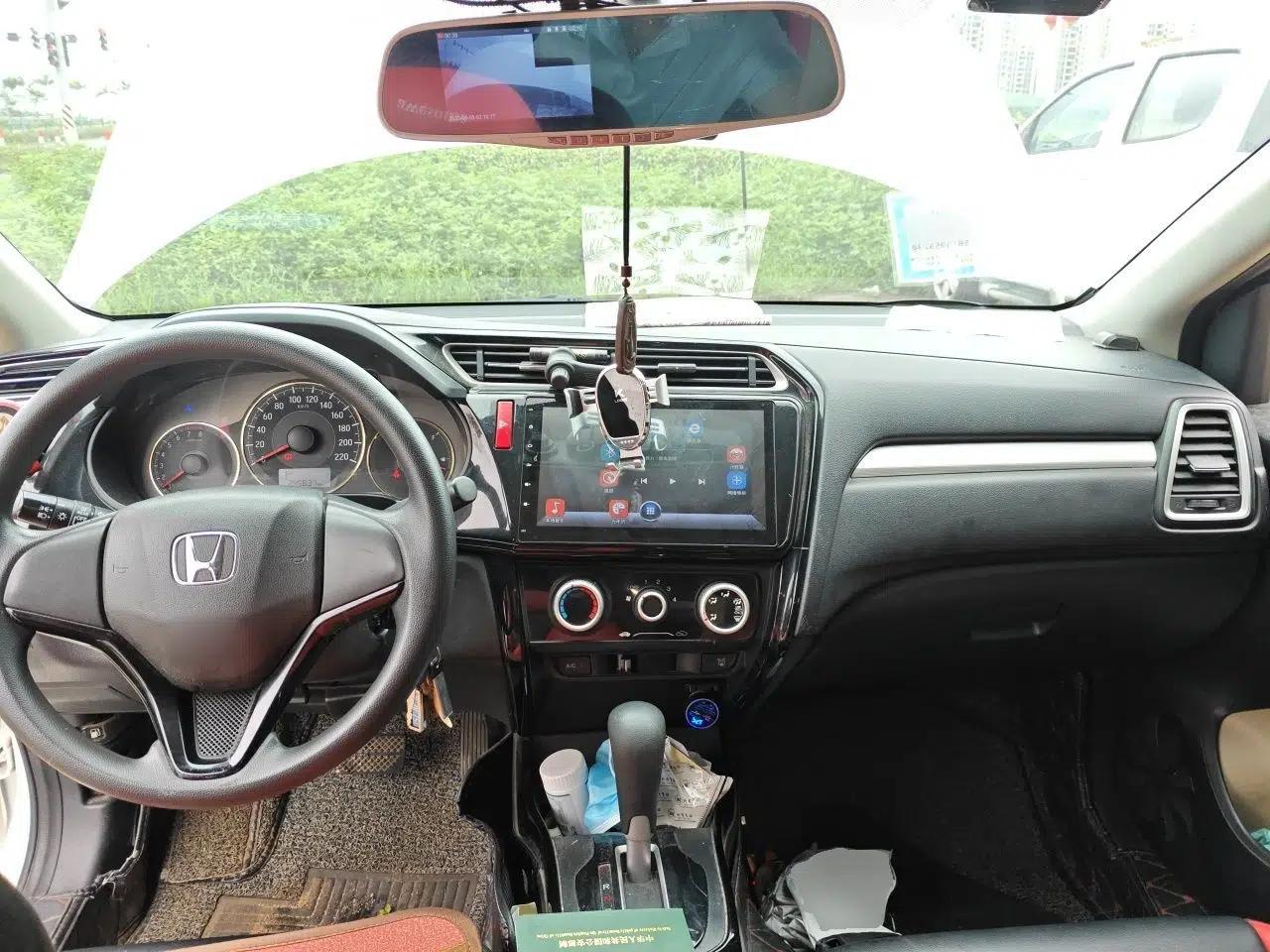 Honda Greiz 2016 1.5L CVT Comfort Version — миниатюра 9