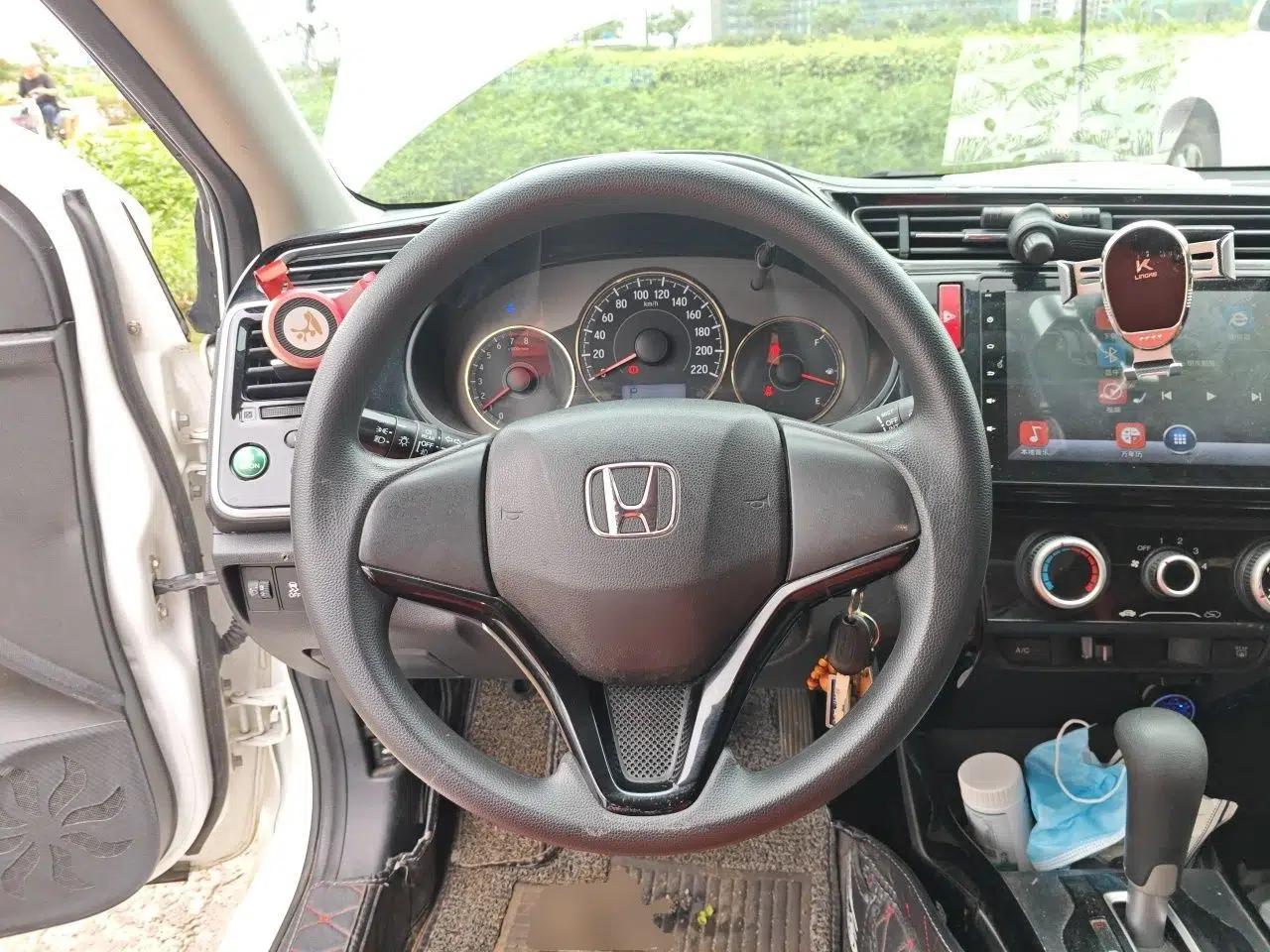 Honda Greiz 2016 1.5L CVT Comfort Version — миниатюра 10