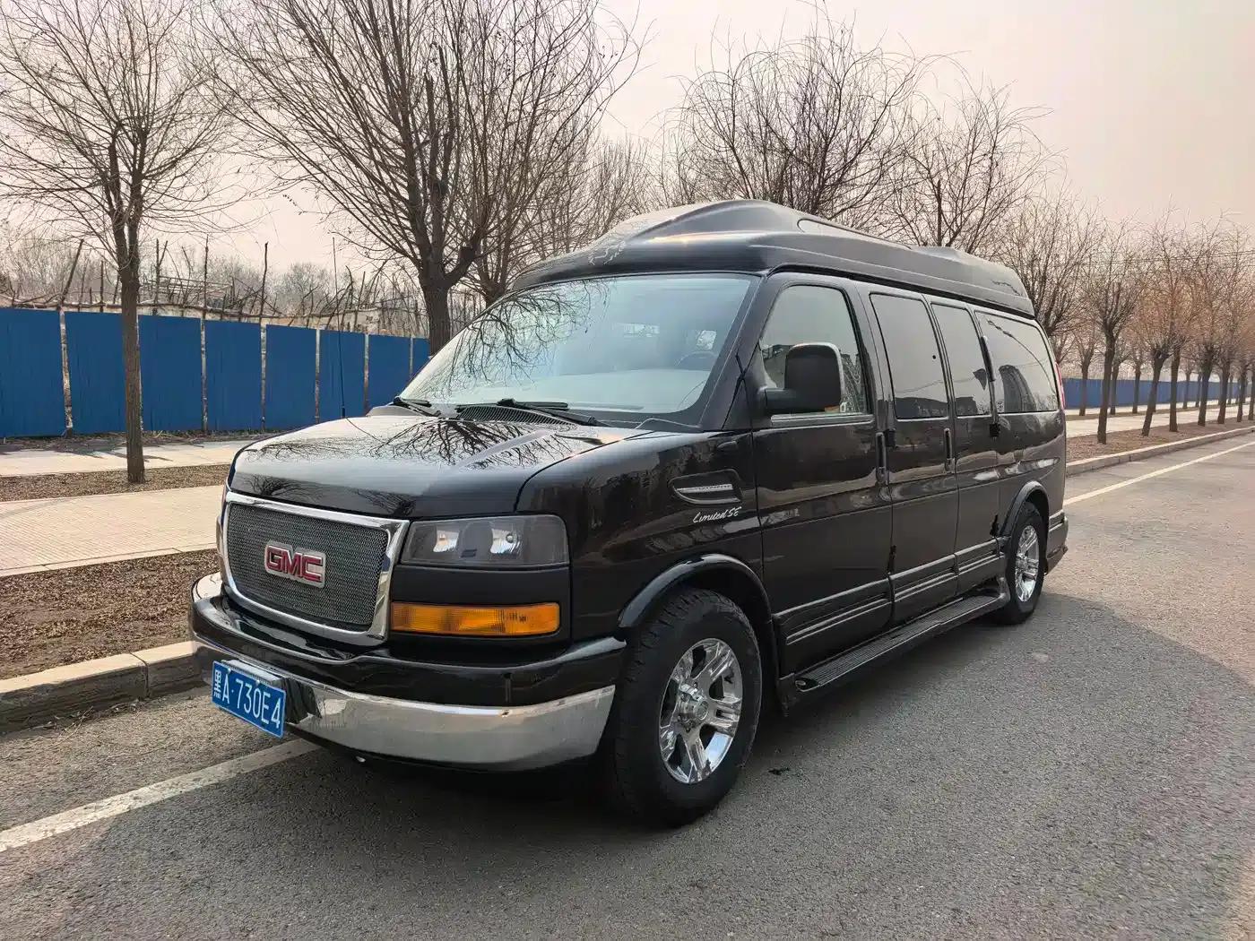 2011 SAVANA 5.3L Business Star 7-seater — миниатюра 1