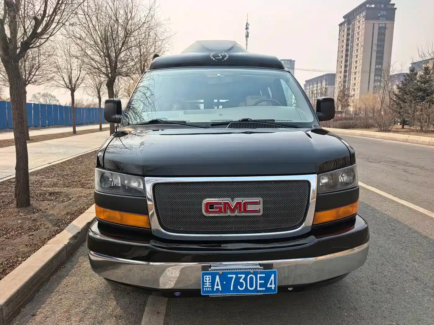 2011 SAVANA 5.3L Business Star 7-seater — миниатюра 2