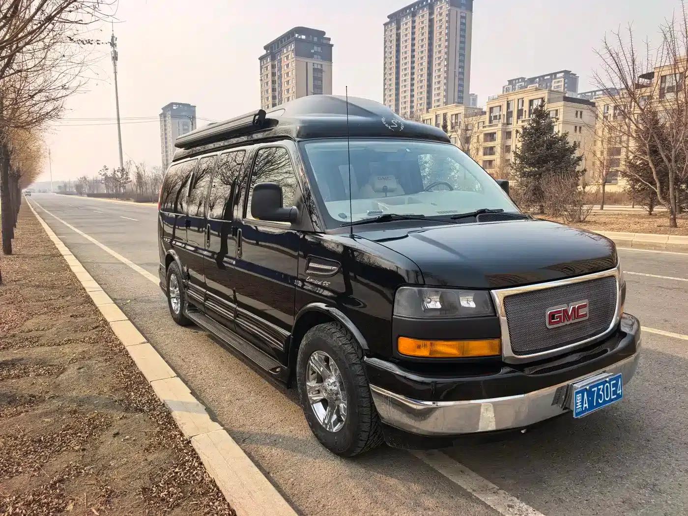 2011 SAVANA 5.3L Business Star 7-seater — миниатюра 3