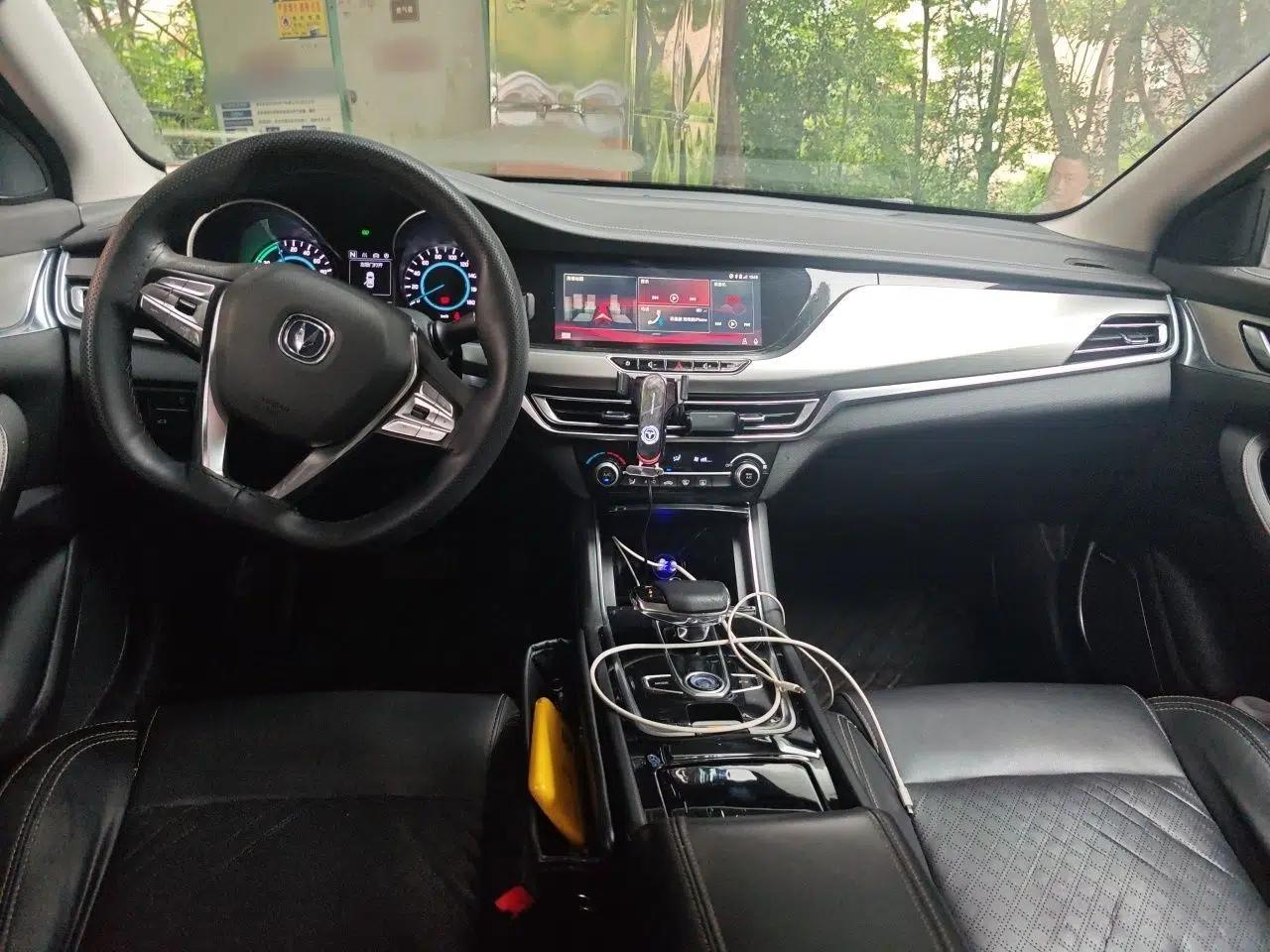 CHANGAN Eado New Energy 2019 EV460 Smart Edition — миниатюра 9