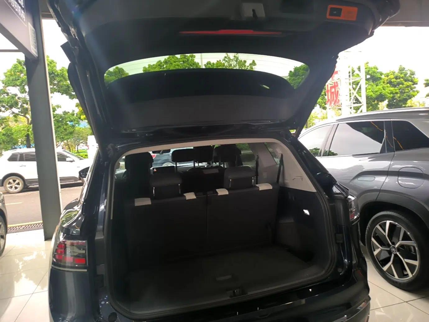 Volkswagen ID.6 CROZZ 2022 Long-Range PRO Edition — миниатюра 22