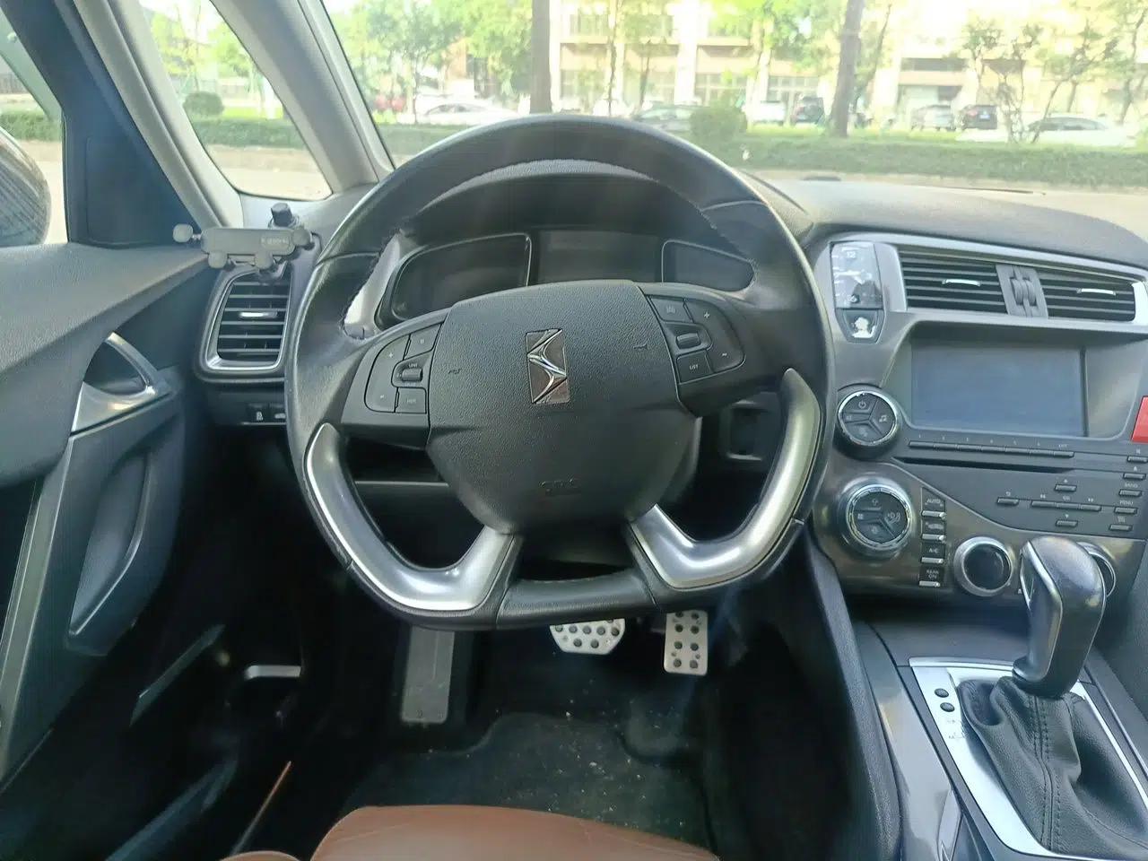 DS 5 2014 1.6T Luxury Edition THP160 — миниатюра 10