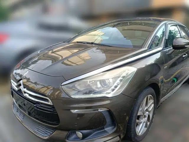 DS 5 2014 1.6T Luxury Edition THP160