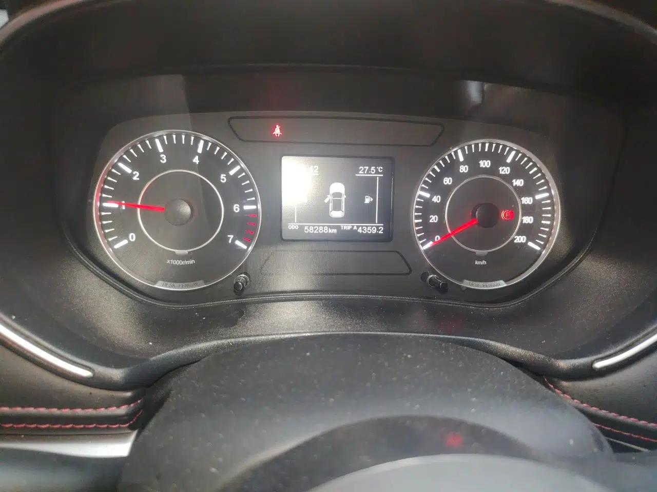 Dongfeng Fengon 500 2022 1.5L Manual Enjoyment Model — миниатюра 12