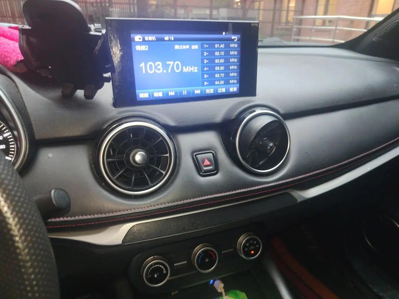 Dongfeng Fengon 500 2022 1.5L Manual Enjoyment Model — миниатюра 13